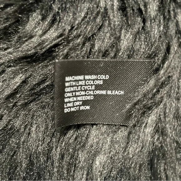 Mo-Ka Linz Faux Shearling Vest Black Women’s Size Medium - Picture 5 of 8